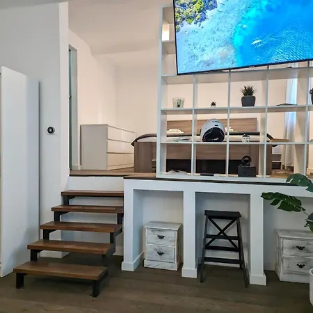 Fantabulous Downtown Abode W King Bed, 65