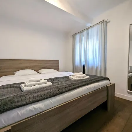 Fantabulous Downtown Abode W King Bed, 65