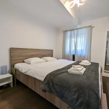 Fantabulous Downtown Abode W King Bed, 65