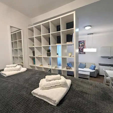 Fantabulous Downtown Abode W King Bed, 65