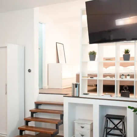 Fantabulous Downtown Abode W King Bed, 65