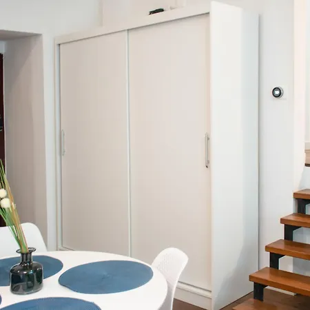 Fantabulous Downtown Abode W King Bed, 65