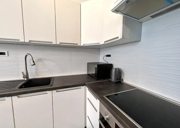 Fantabulous Downtown Abode W King Bed, 65\