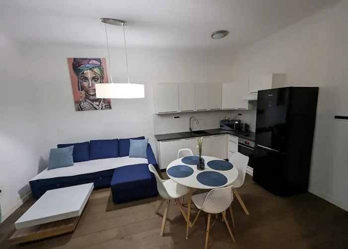 Fantabulous Downtown Abode W King Bed, 65\