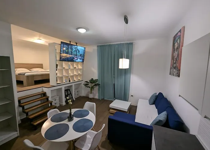 Fantabulous Downtown Abode W King Bed, 65\