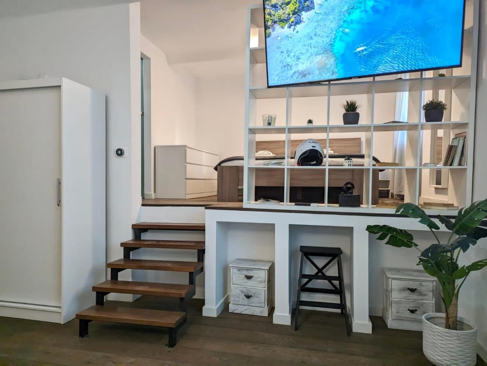 Fantabulous Downtown Abode W King Bed, 65