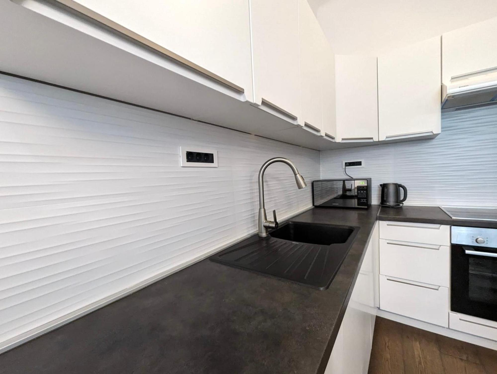 Fantabulous Downtown Abode W King Bed, 65