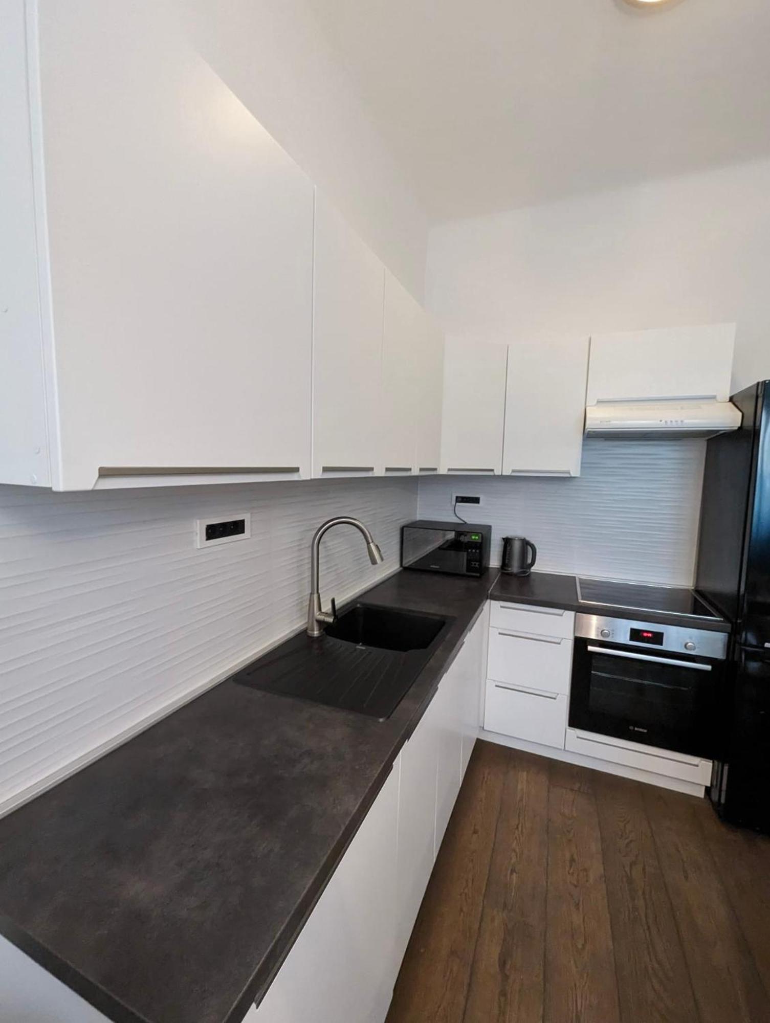 Fantabulous Downtown Abode W King Bed, 65
