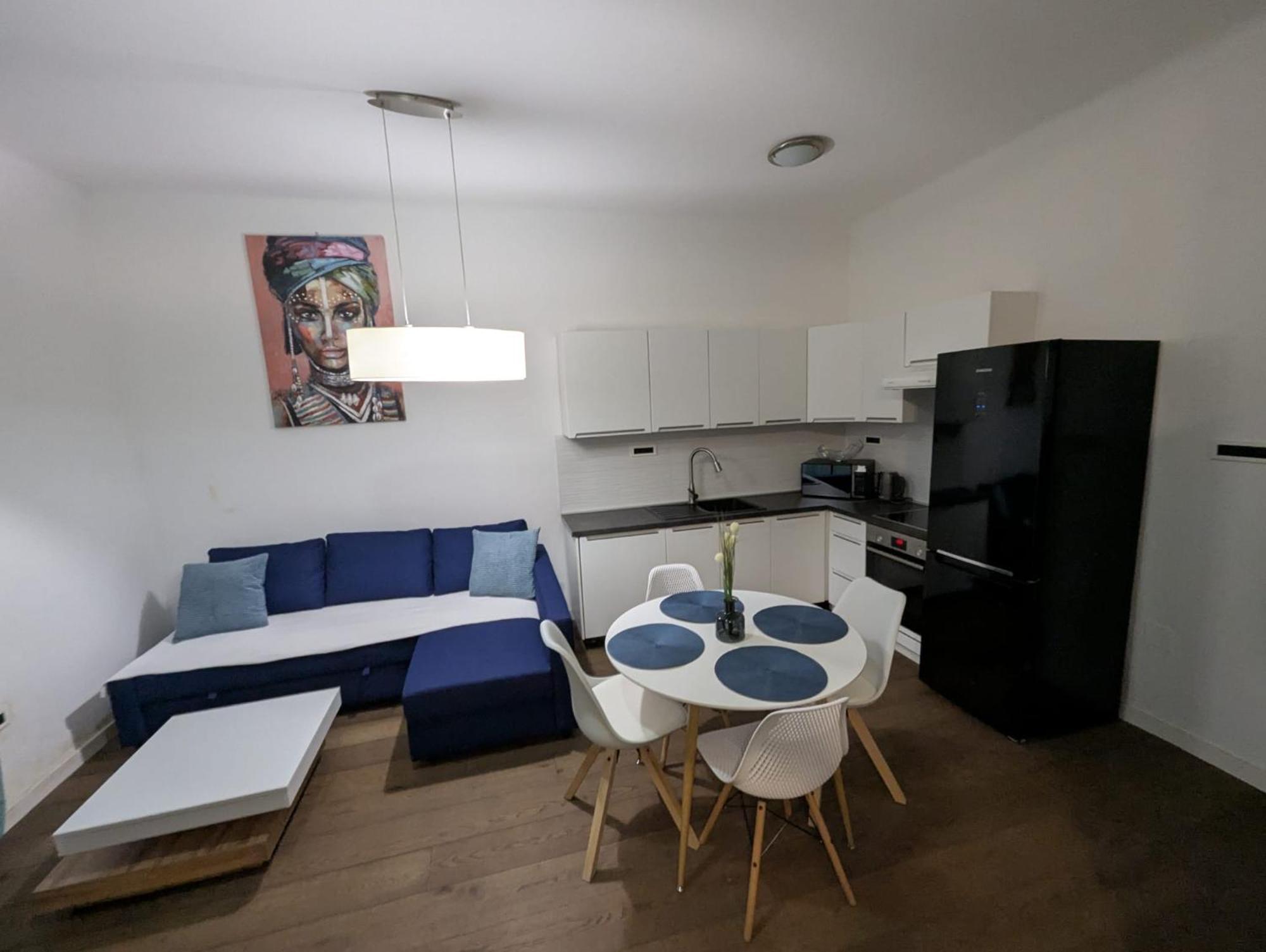 Fantabulous Downtown Abode W King Bed, 65