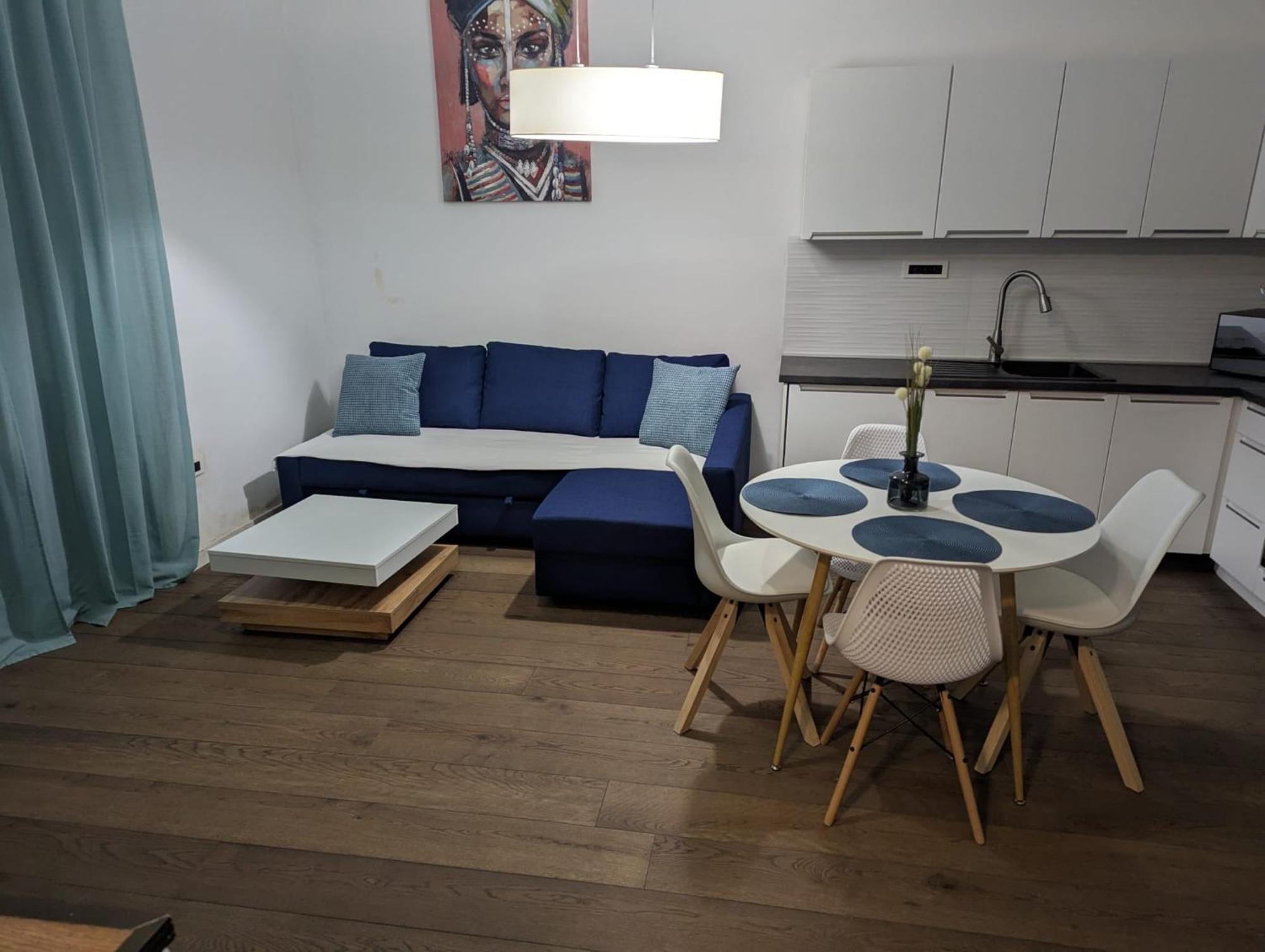 Fantabulous Downtown Abode W King Bed, 65