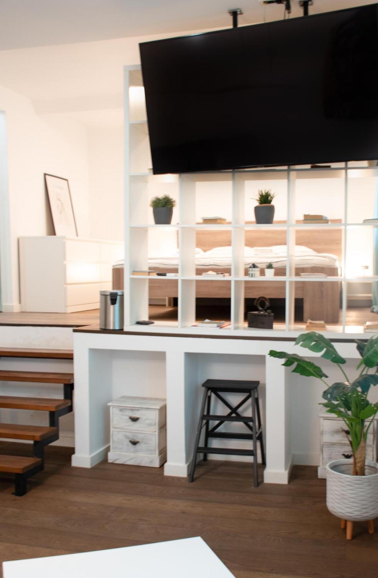 Fantabulous Downtown Abode W King Bed, 65