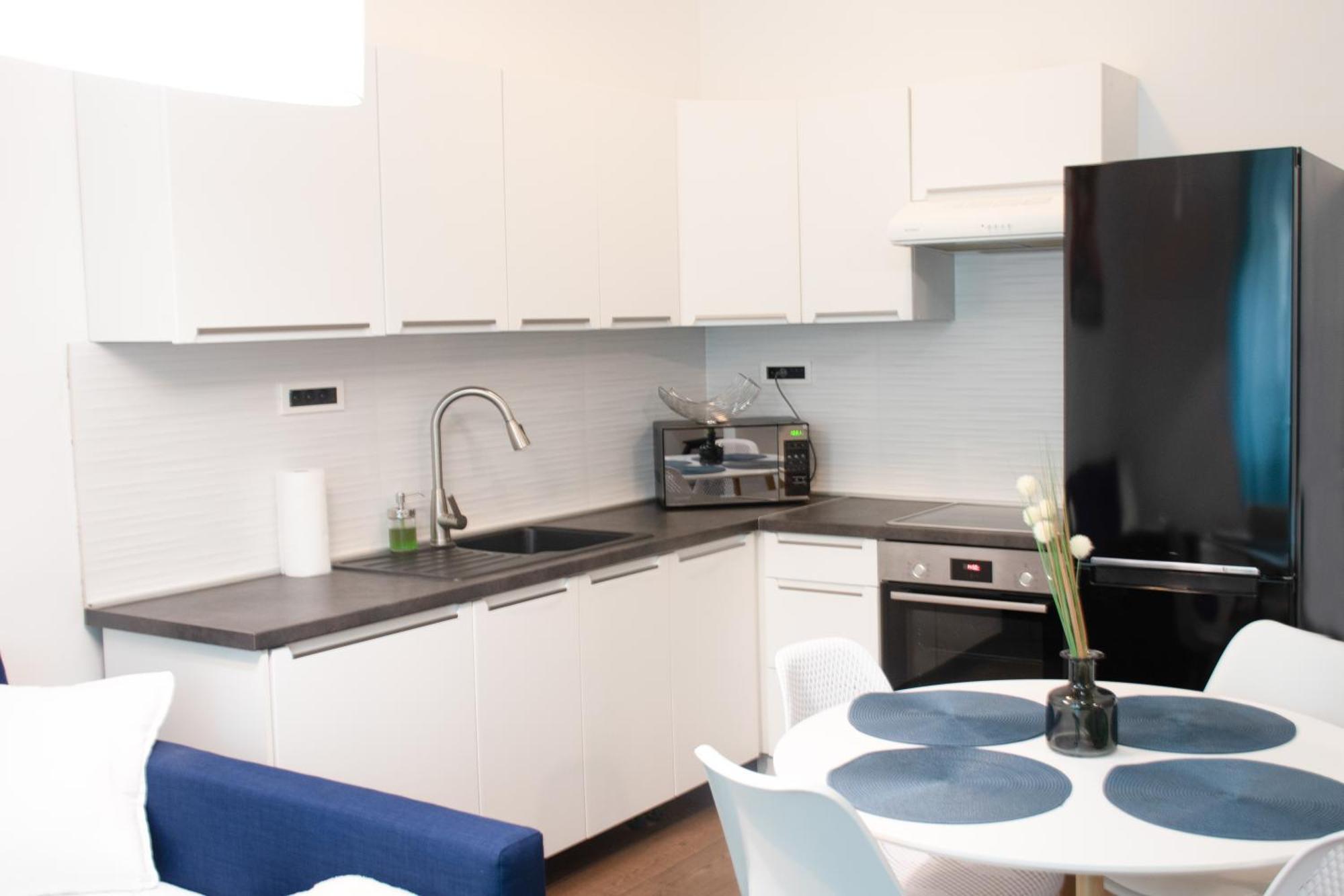 Fantabulous Downtown Abode W King Bed, 65